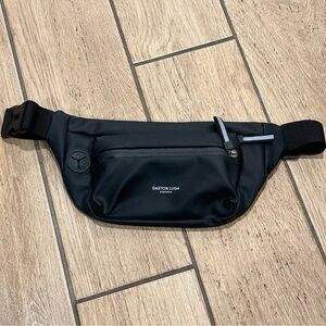 New Gaston Luga of Stockholm
Splash Hip Pack / Sling / Fanny Pack
Black Vegan